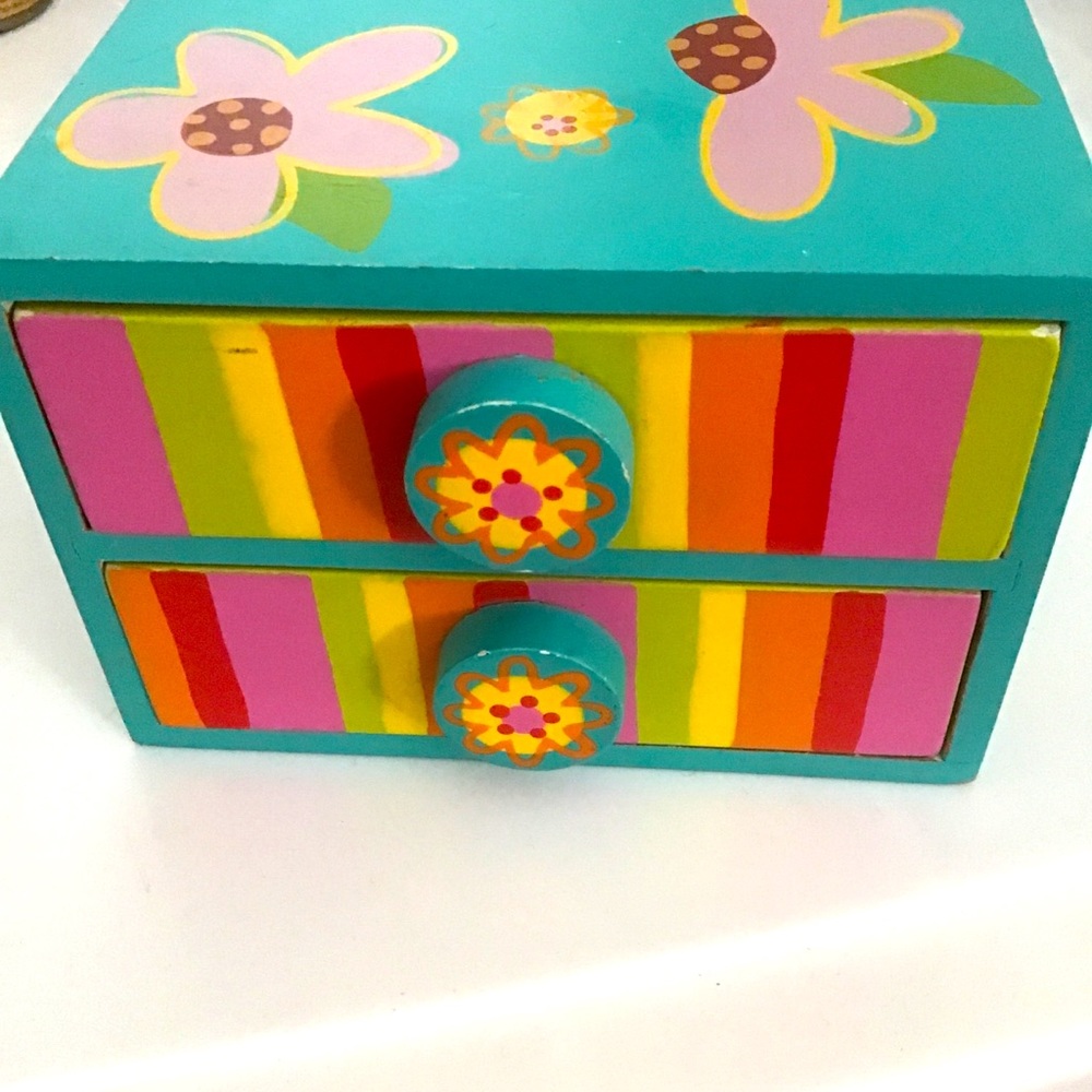 Wooden jewelry box